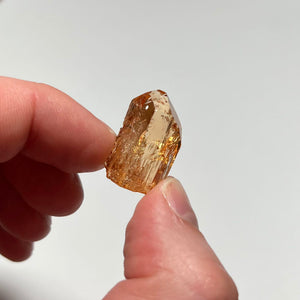size reference of topaz in hand