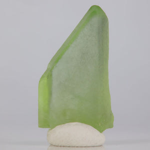 Raw natural peridot crystal from pakistan