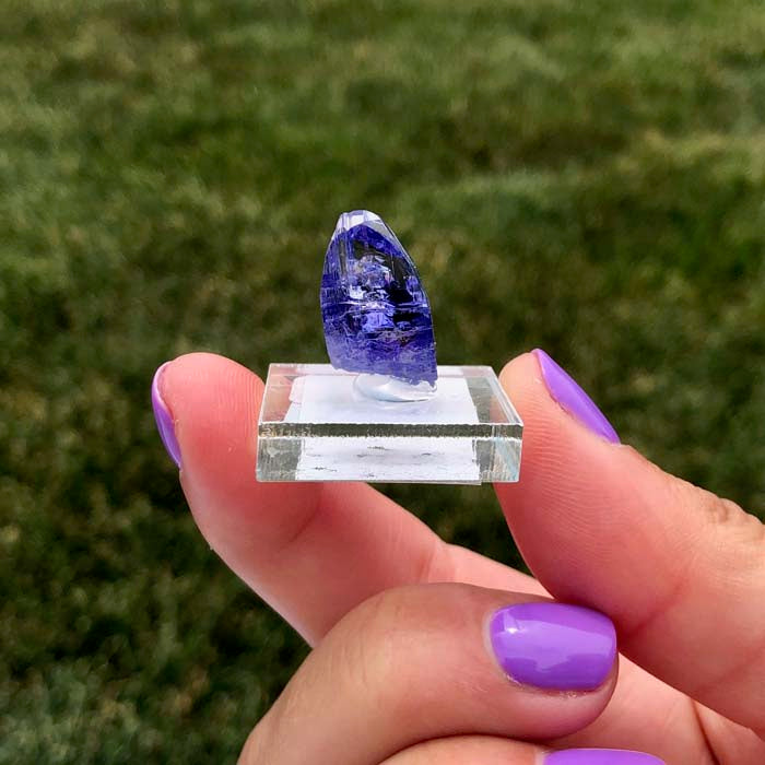 Heated Tanzanite Crystal color zoning