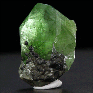 Peridot crystal iron crystal ludwigite pakistan