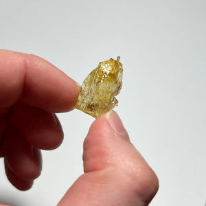 size of a heliodor crystal in hand 