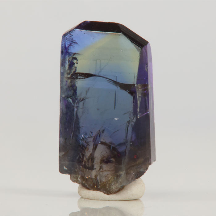 Tanzanite color zoning