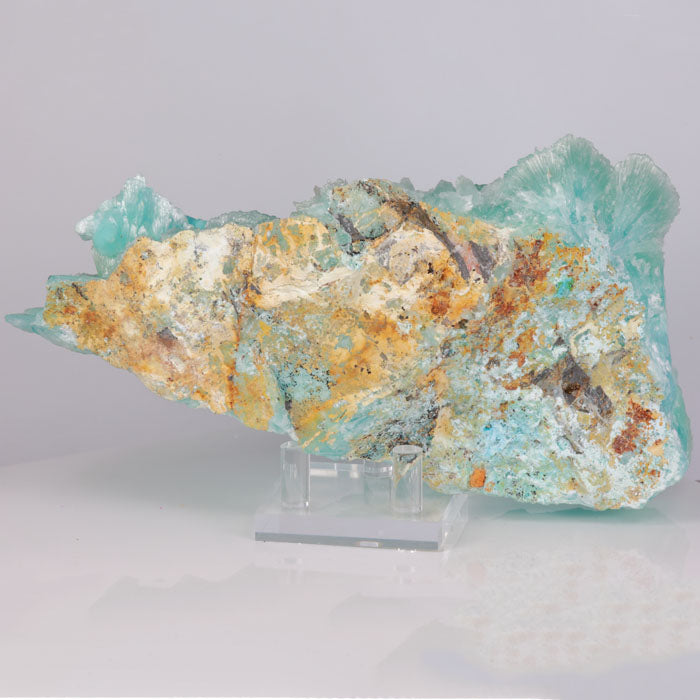 Natural raw aragonite