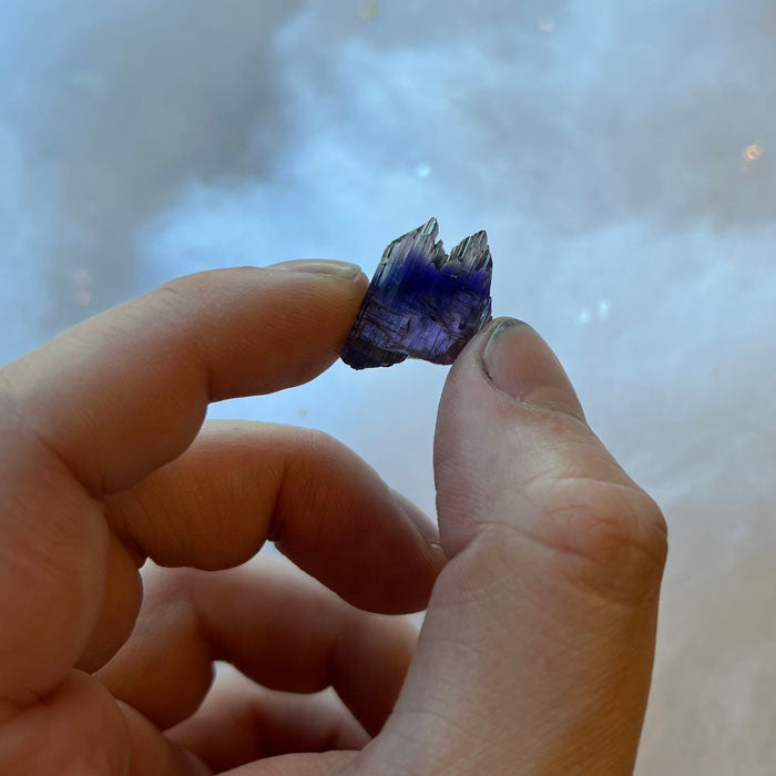 beautiful color natural tanzanite crystal