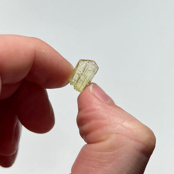 hand reference for size of raw tanzanite crystal