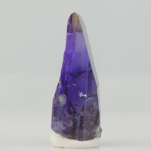 transparent natural tanzanite crystal with color zoning