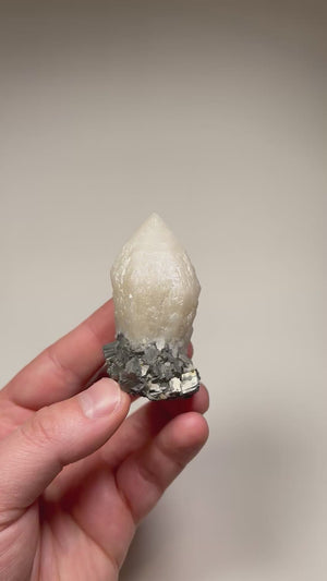 Huanggang mine quartz and arsenopyrite crystal