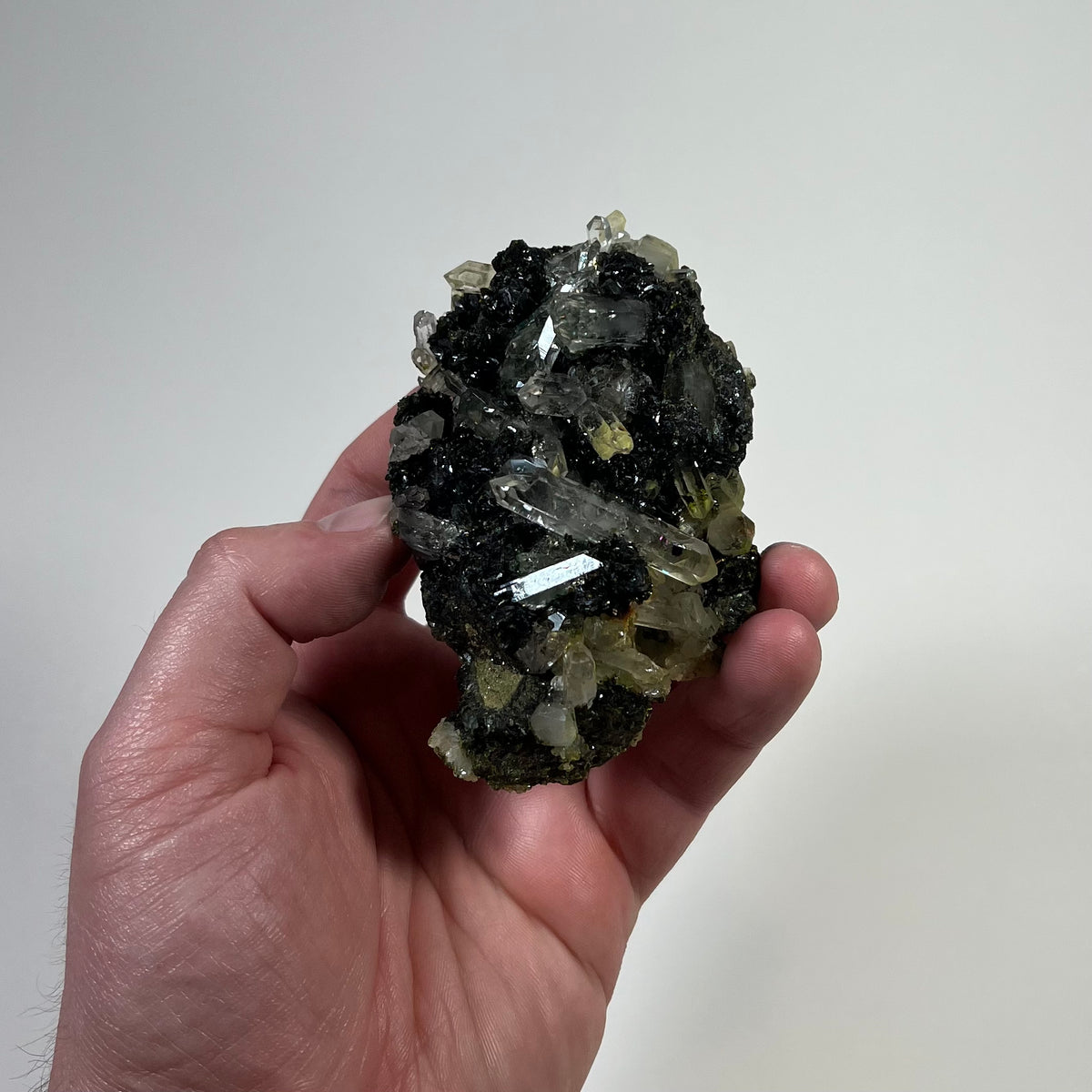 Quartz crystals with dark epidote from Sichuan