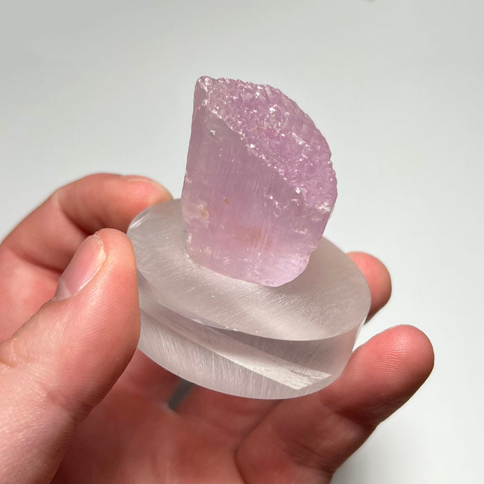 size of kunzite on hand