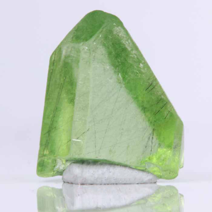peridot crystal green rough faceting