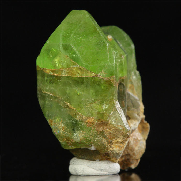 Natural Green Raw Peridot Crystal from Paksitan